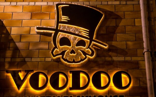 Edge-lit metal exterior sign illuminated outdoors